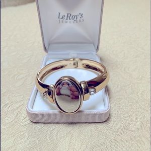 Chico’s Two- tone clasp bracelet